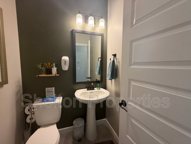 Building Photo - 5217 N 79th Dr