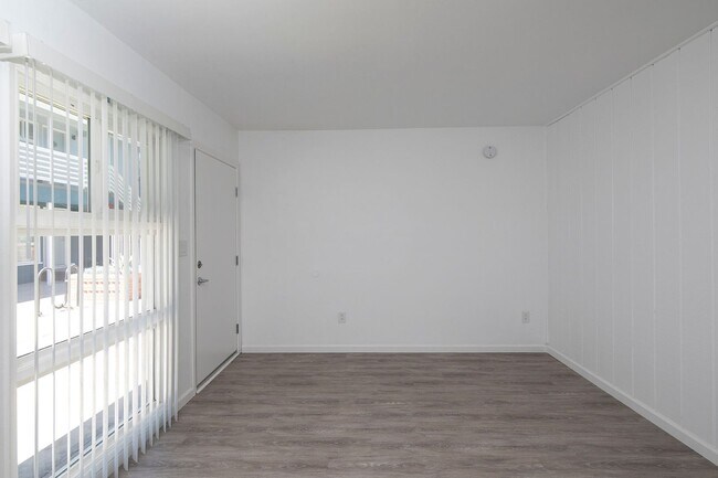 Building Photo - Beautiful1 Bedroom Near SDSU with Onsite Laundry!