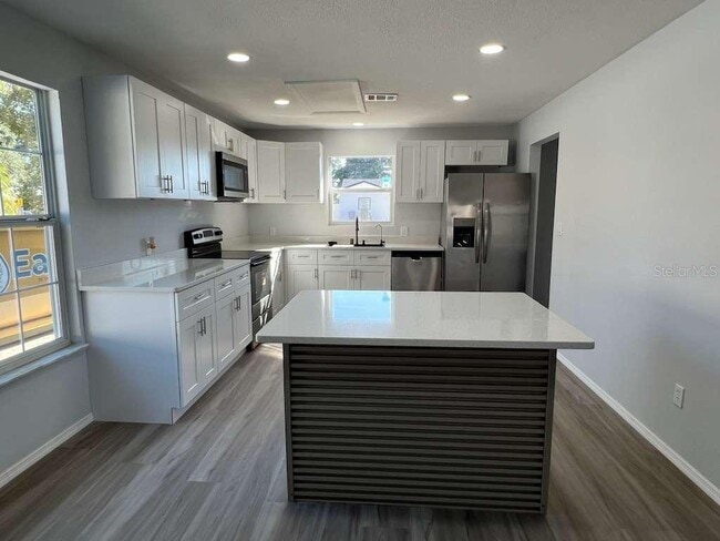 Building Photo - 1731 Ave C NE