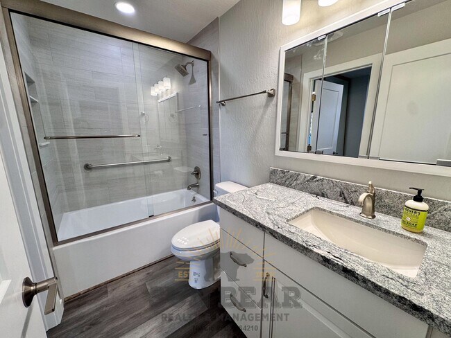 Building Photo - Beautiful 1 Bedroom!  Great Location!