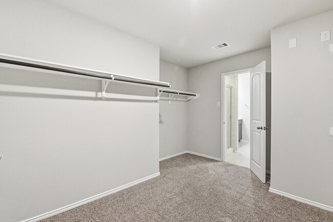 Building Photo - 22014 Pheasant Bend Ln