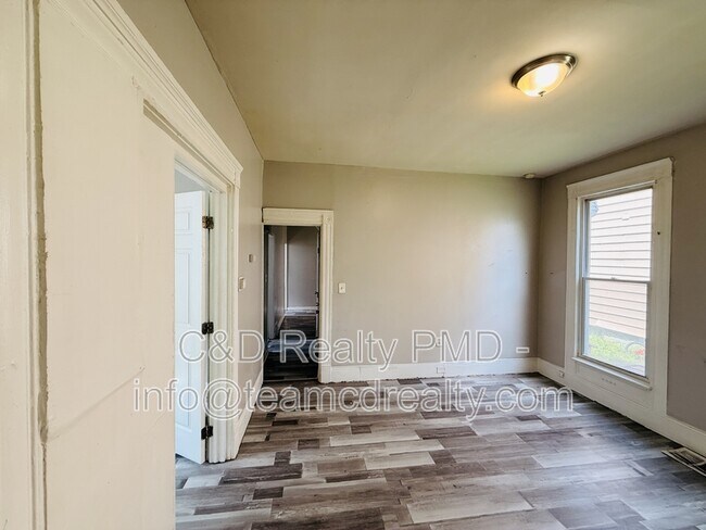 Building Photo - 3838 Marvin Ave