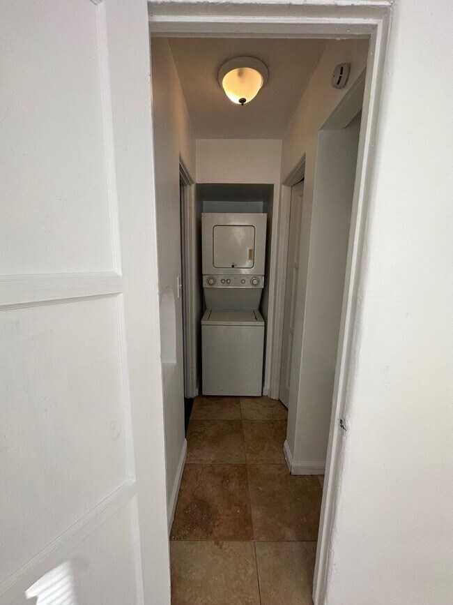 Building Photo - 6719-21 Wunderlin Ave