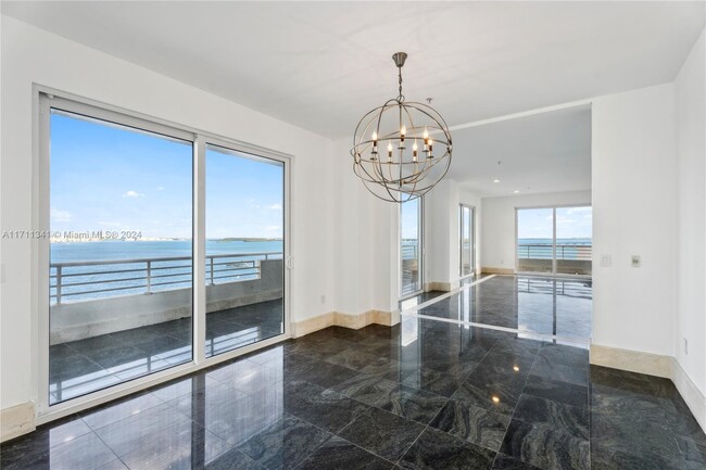 Building Photo - 1402 Brickell Bay Dr