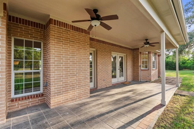 Building Photo - 320 Woodland Oaks Trail