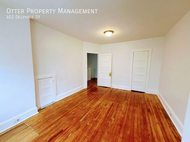 Building Photo - 402 Delphine St