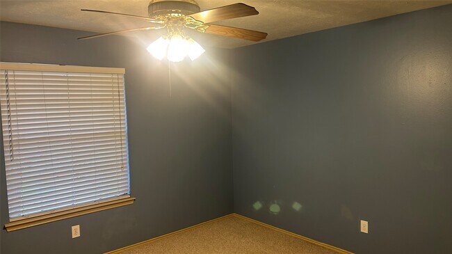 Building Photo - 1222 Bluestone Dr