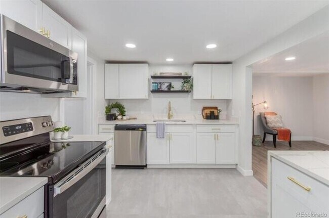 Building Photo - 760 Stuart St