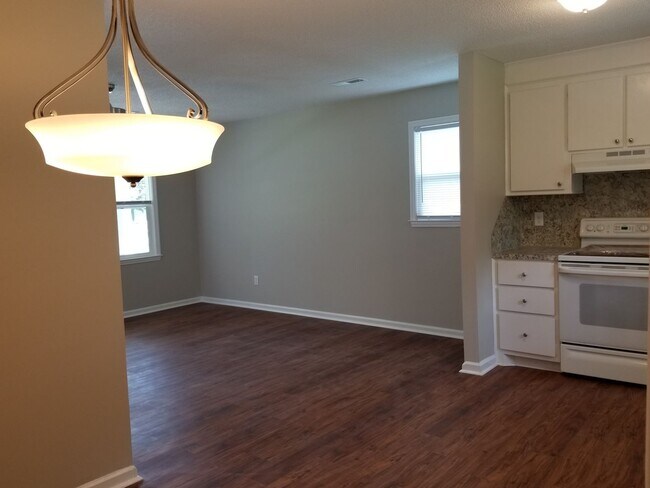 Building Photo - Brick Home in Goose Creek