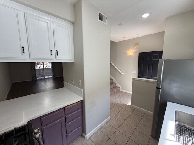 Building Photo - BACK ON MARKET: 2-Bedroom Martinez Townhom...