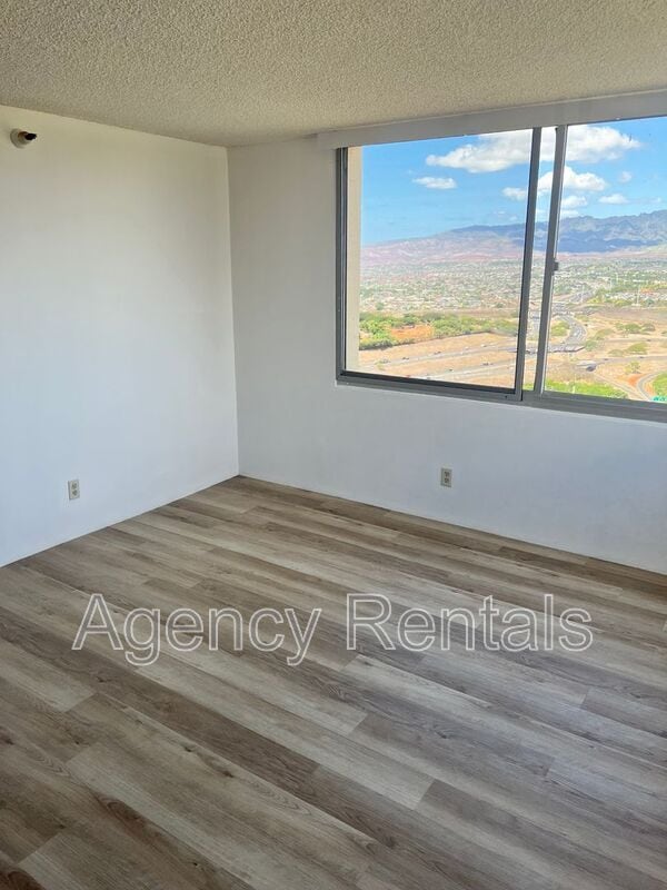 Building Photo - 1060 Kamehameha Hwy