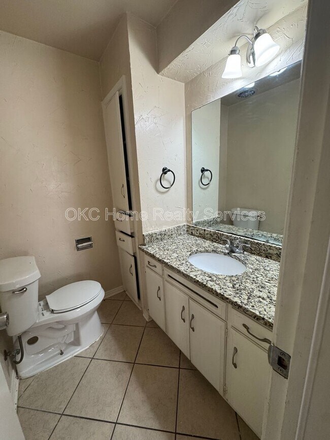 Building Photo - 3600 Willow Springs Dr