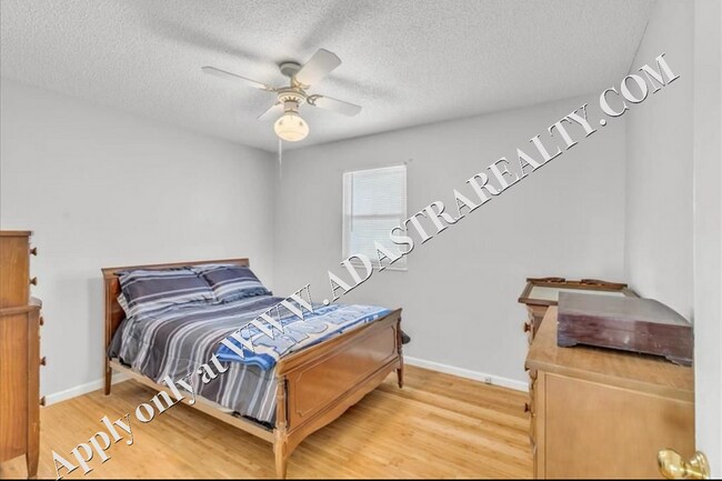 Building Photo - Beautiful 4 Bed 2 Bath Home in Olathe-Available in JULY!!