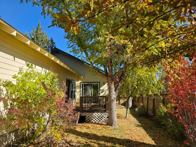 Building Photo - 2423 NW Awbrey Rd