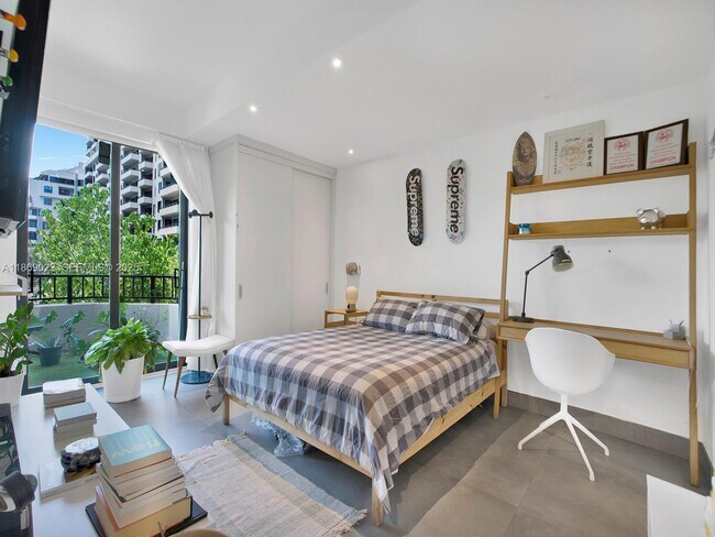 Building Photo - 201 Crandon Blvd