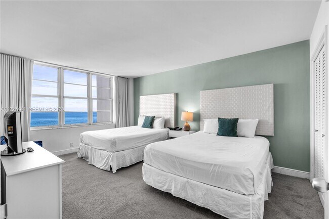 Building Photo - 5101 Collins Ave