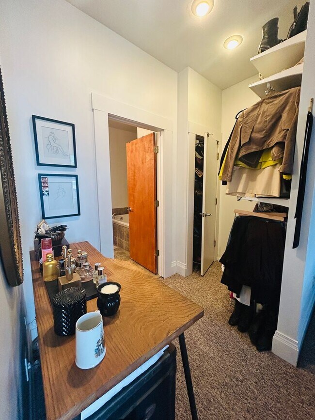 Building Photo - Madison Ave. Loft