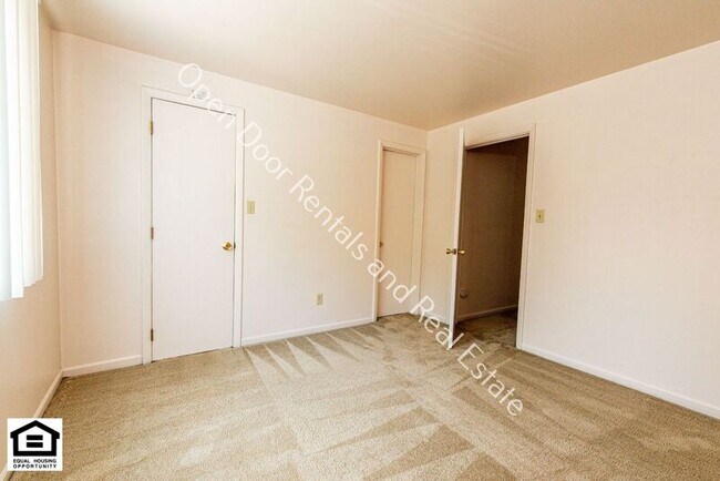 Building Photo - 15110 Tally Ho Dr
