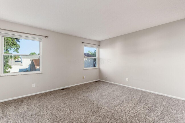 Building Photo - 7609 Seasons Dr