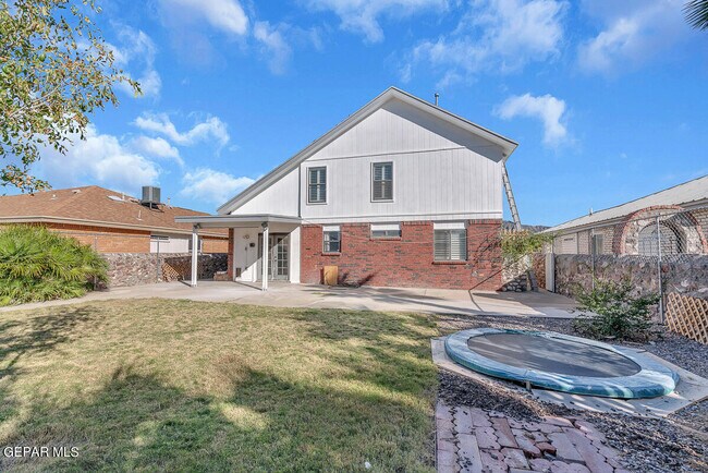 Building Photo - 1049 Desierto Luna St