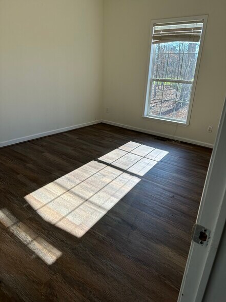 Building Photo - 2290 Ashland Rd