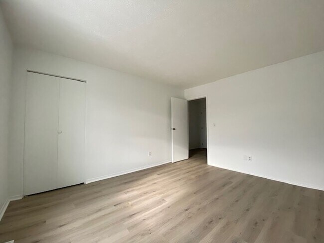 Building Photo - 6972-6996 Joseph Street