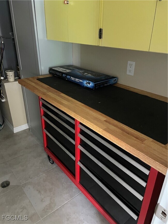 Building Photo - 408 Tudor Dr