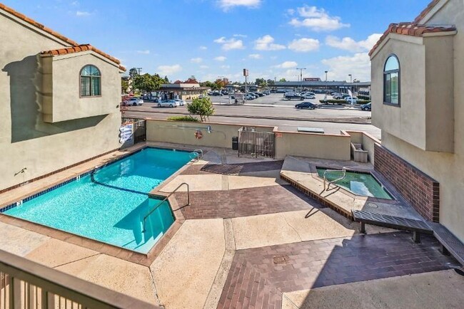 Building Photo - 5170 Clairemont Mesa Blvd