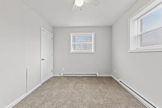 Building Photo - "Charming 2-Bedroom Retreat with Spacious Design in Indianapolis – Ideal Comfort Awaits!"