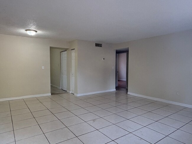 Building Photo - 2bed/1bath condo ready August 2025 only $1...