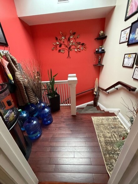 Building Photo - 6712 N Clark St