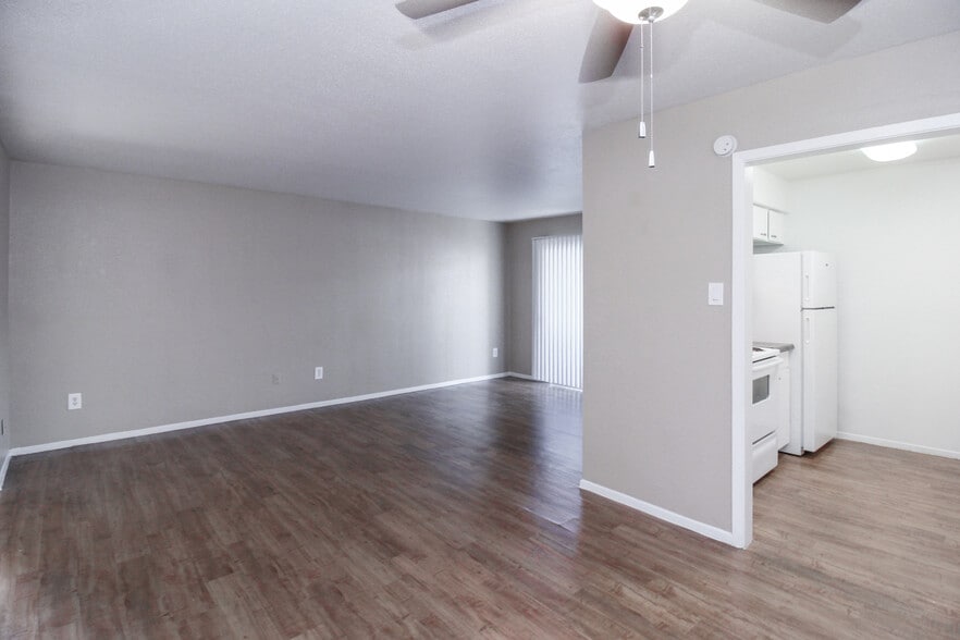 Primary Photo - Crossview Court