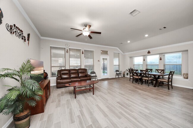 Building Photo - 28634 Monarch Cliffs Dr