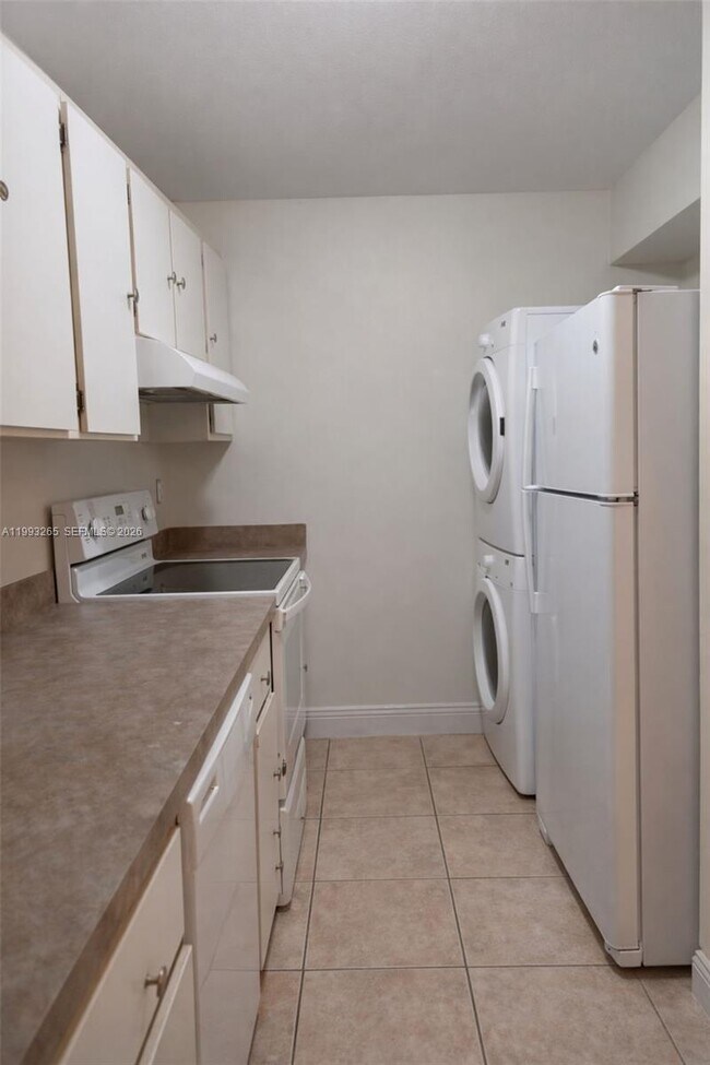 Building Photo - 3748 N University Dr