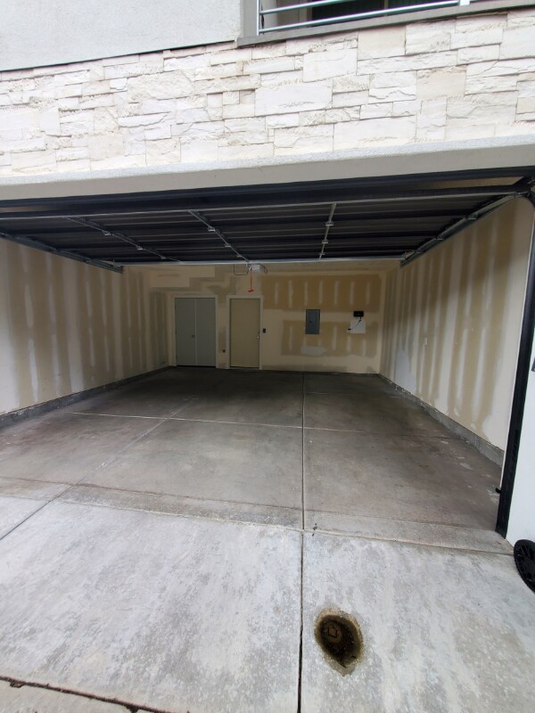 Building Photo - 2183 525 W