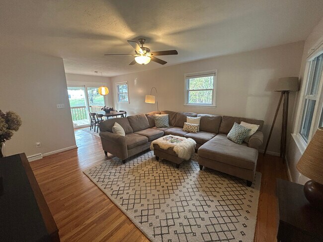 Building Photo - 44 Maple Ave