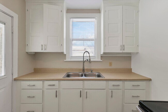 Building Photo - 775-777-777 S 17th St