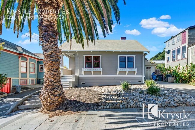 Building Photo - Spacious One Bedroom Craftsman-era Cottage