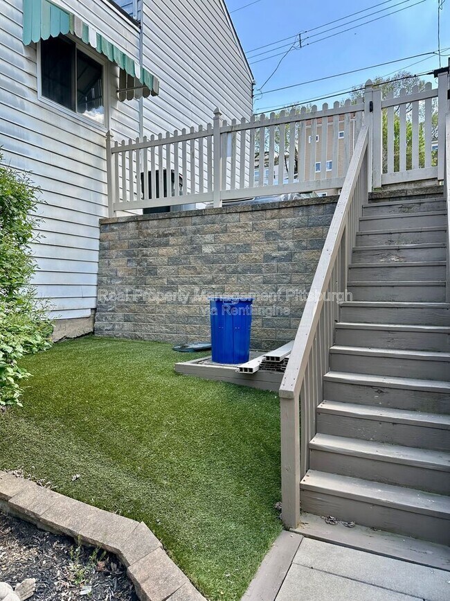 Building Photo - 138 Pius St