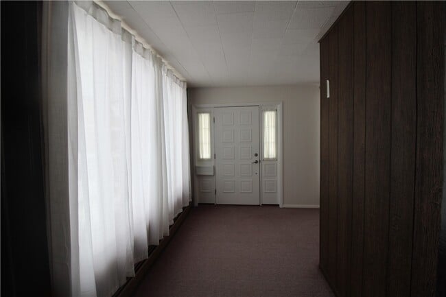 Building Photo - 213-215-215 Conhocton St