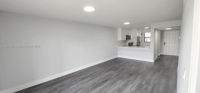Building Photo - 9830 Nob Hill Ln