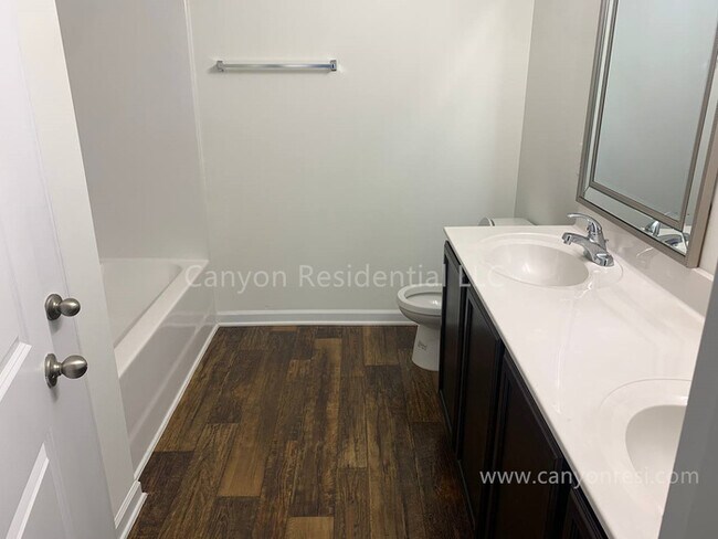 Building Photo - Recently Renovated!! Beautiful 4BR home.