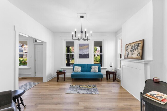 Building Photo - 1399 E Long St