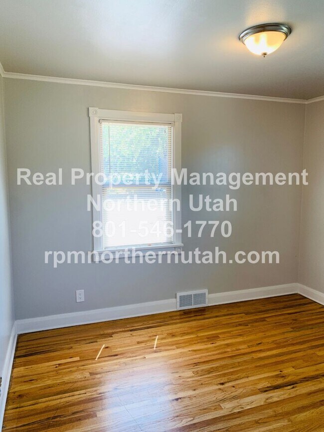Building Photo - Beautiful 4 Bed 2 Bath Ogden Home Coming S...