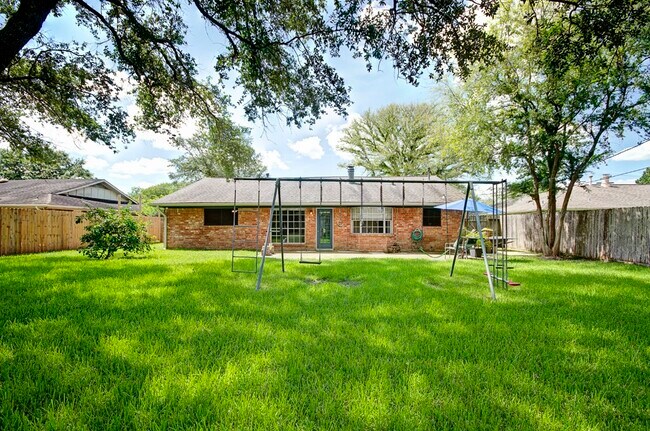 Building Photo - 609 Mary Ann Dr