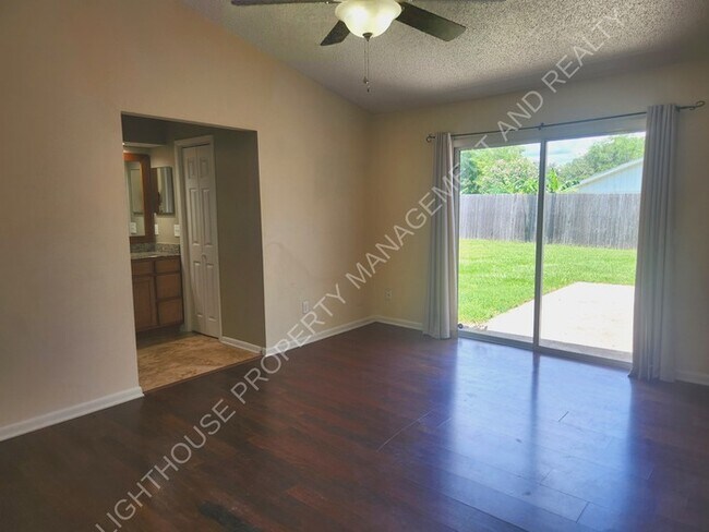 Building Photo - **Discover Your Dream Home: Spacious 4-Bed...