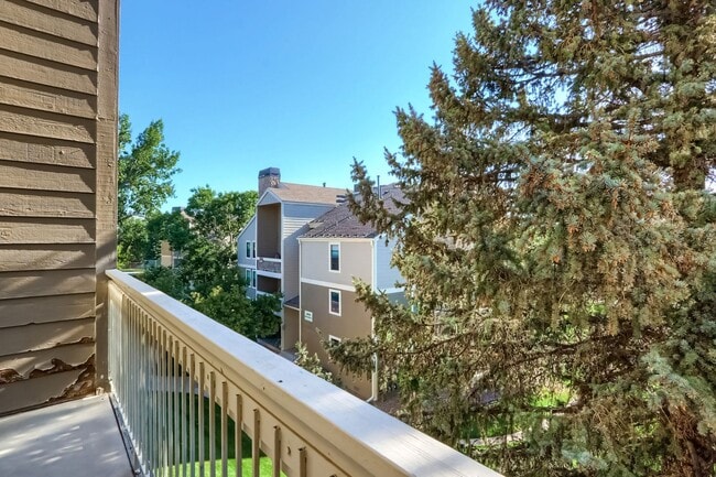 Building Photo - 2 Bedroom condo  with a loft in Littleton