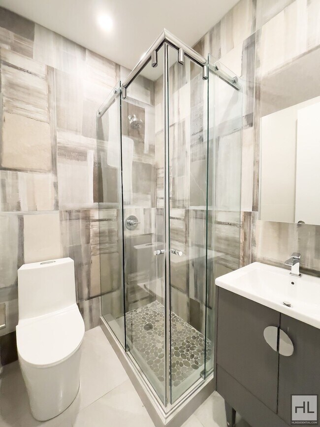 Building Photo - DEKALB AVENUE / Spacious 4-Bed 2-Bath / Gr...
