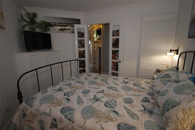 Building Photo - 6300 Seawall Blvd