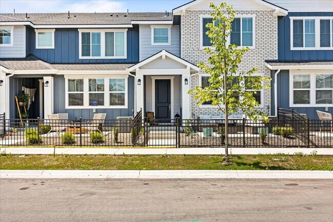 Building Photo - 195 N Nursery Ave